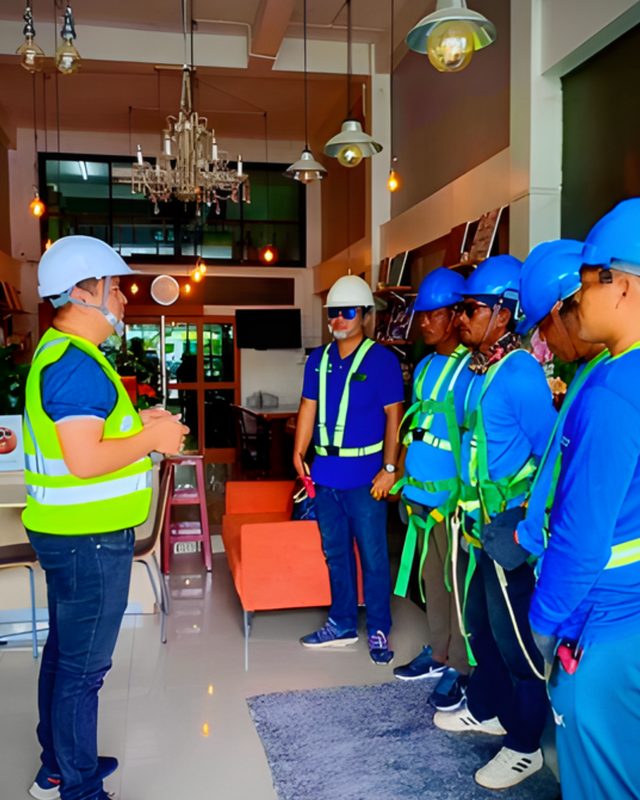 TAE Solar installation crew in high-visibility vests at a morning briefing